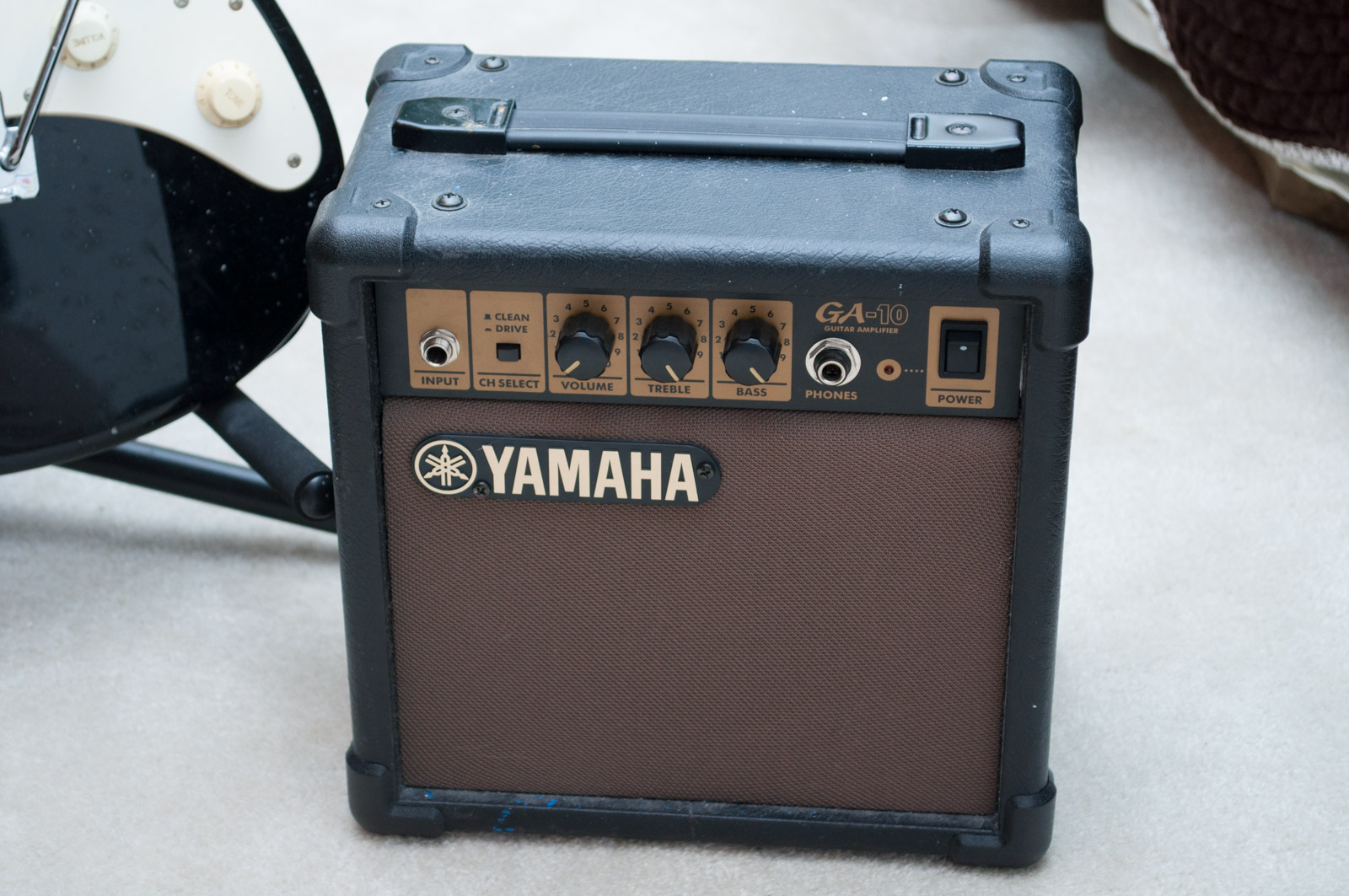 Yamaha EG 112 Electric Guitar with Amp and Stand