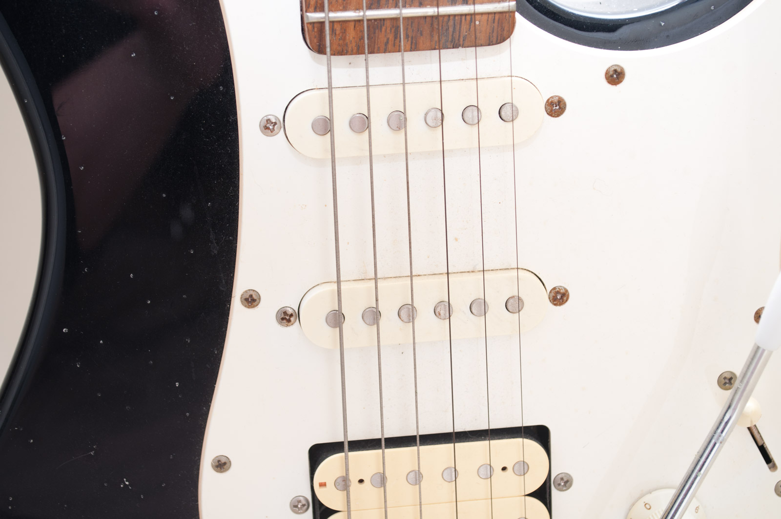 Yamaha EG 112 Electric Guitar with Amp and Stand