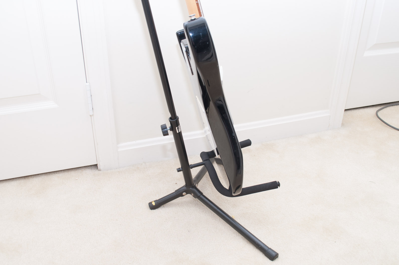 Yamaha EG 112 Electric Guitar with Amp and Stand