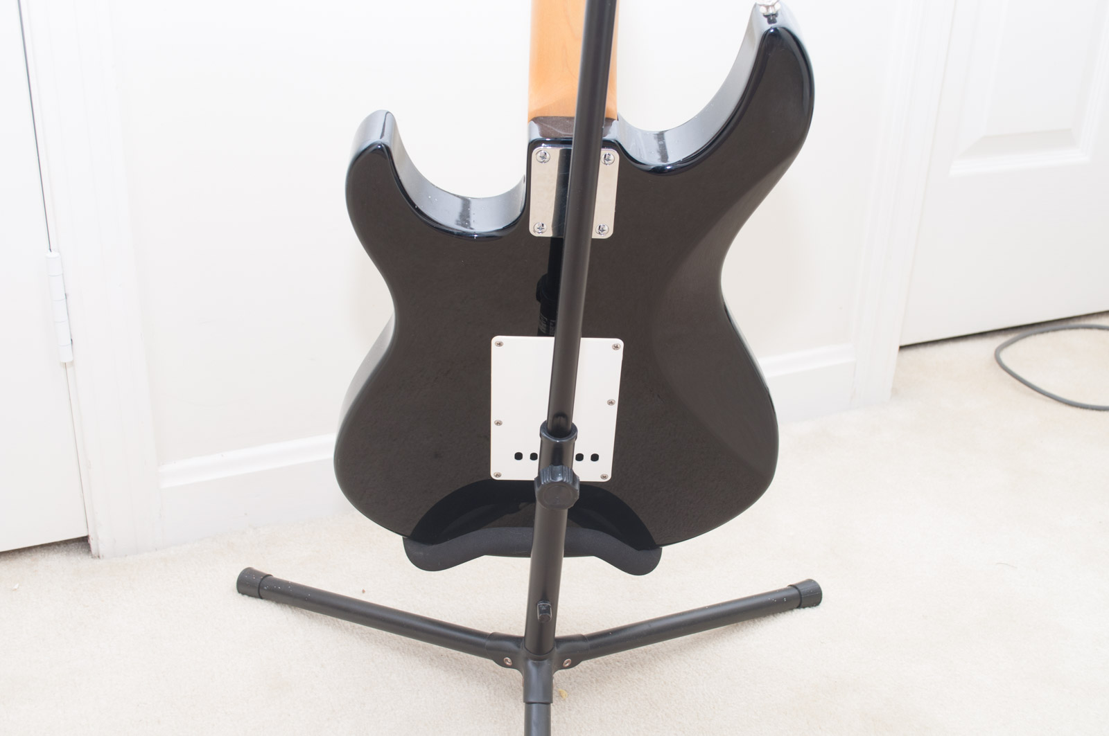Yamaha EG 112 Electric Guitar with Amp and Stand