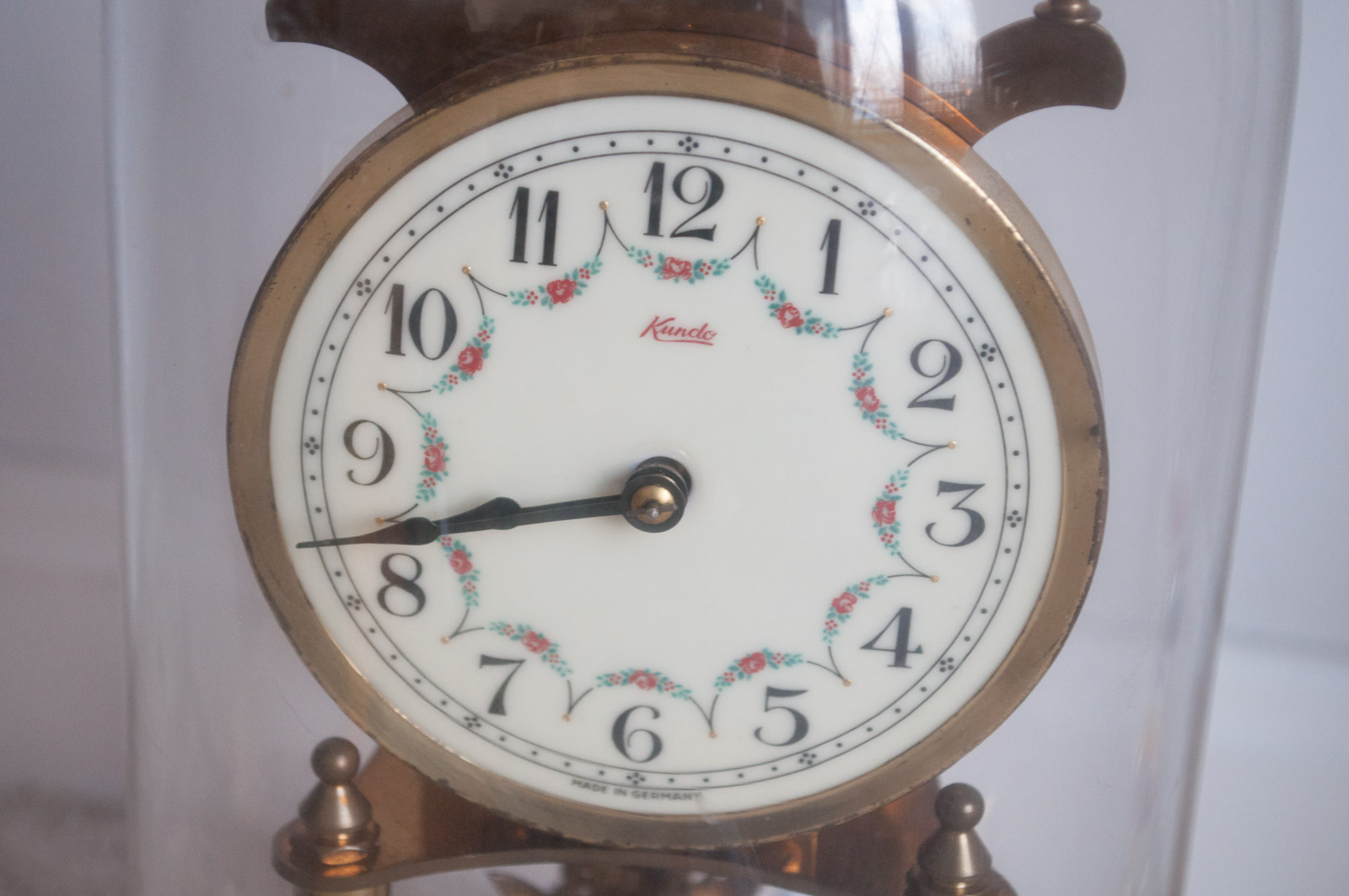 Skeleton Clocks and Barometers with Crystal Prism and Radiometer