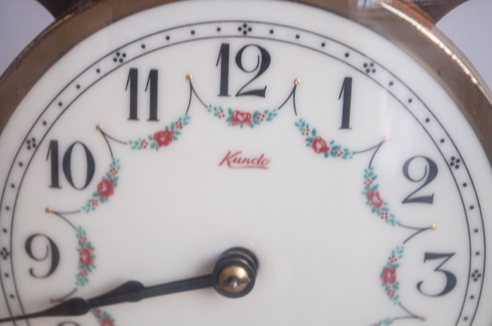 Skeleton Clocks and Barometers with Crystal Prism and Radiometer