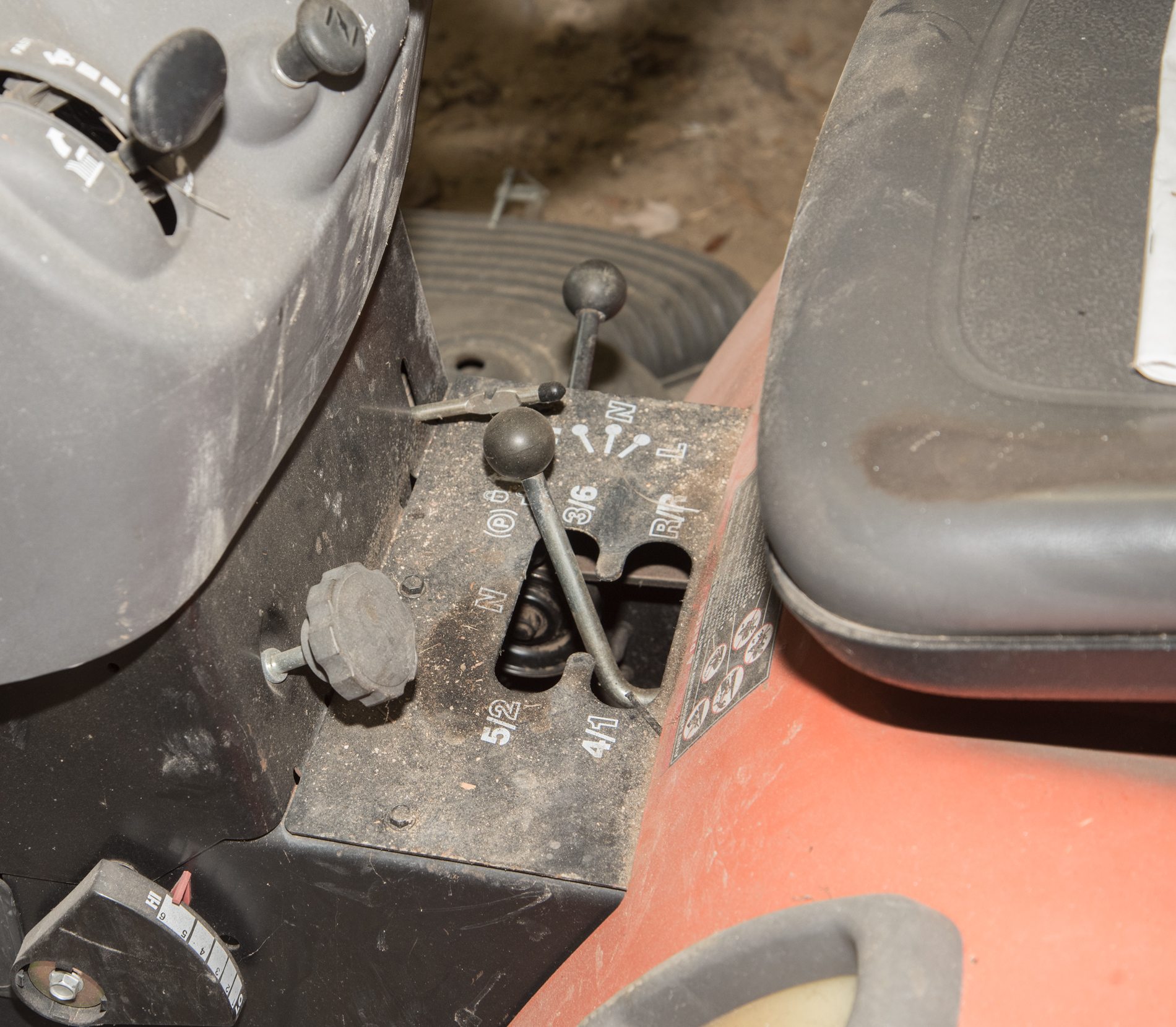 2005 Husqvarna GT2254 Riding Lawn Tractor