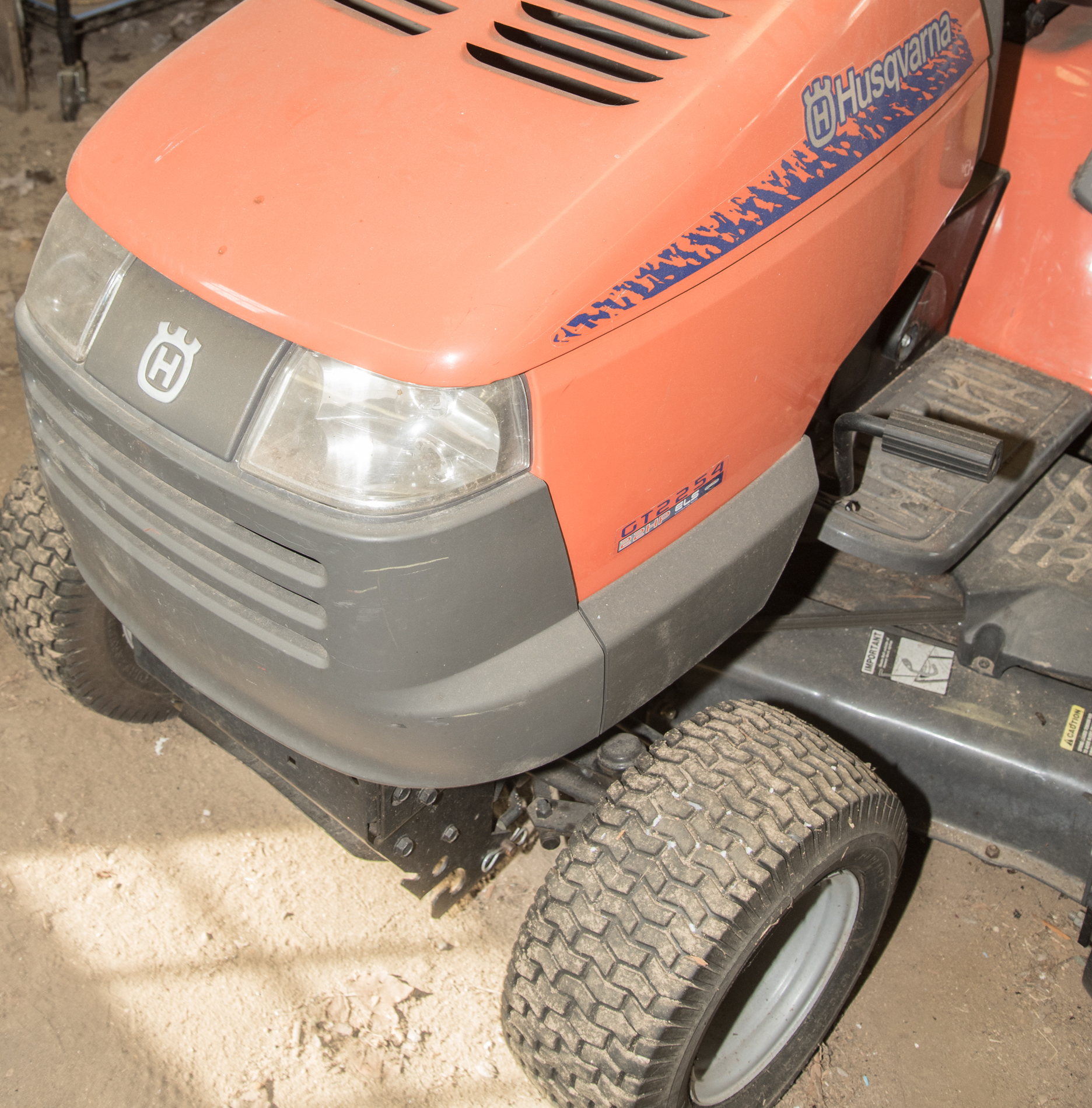 2005 Husqvarna GT2254 Riding Lawn Tractor