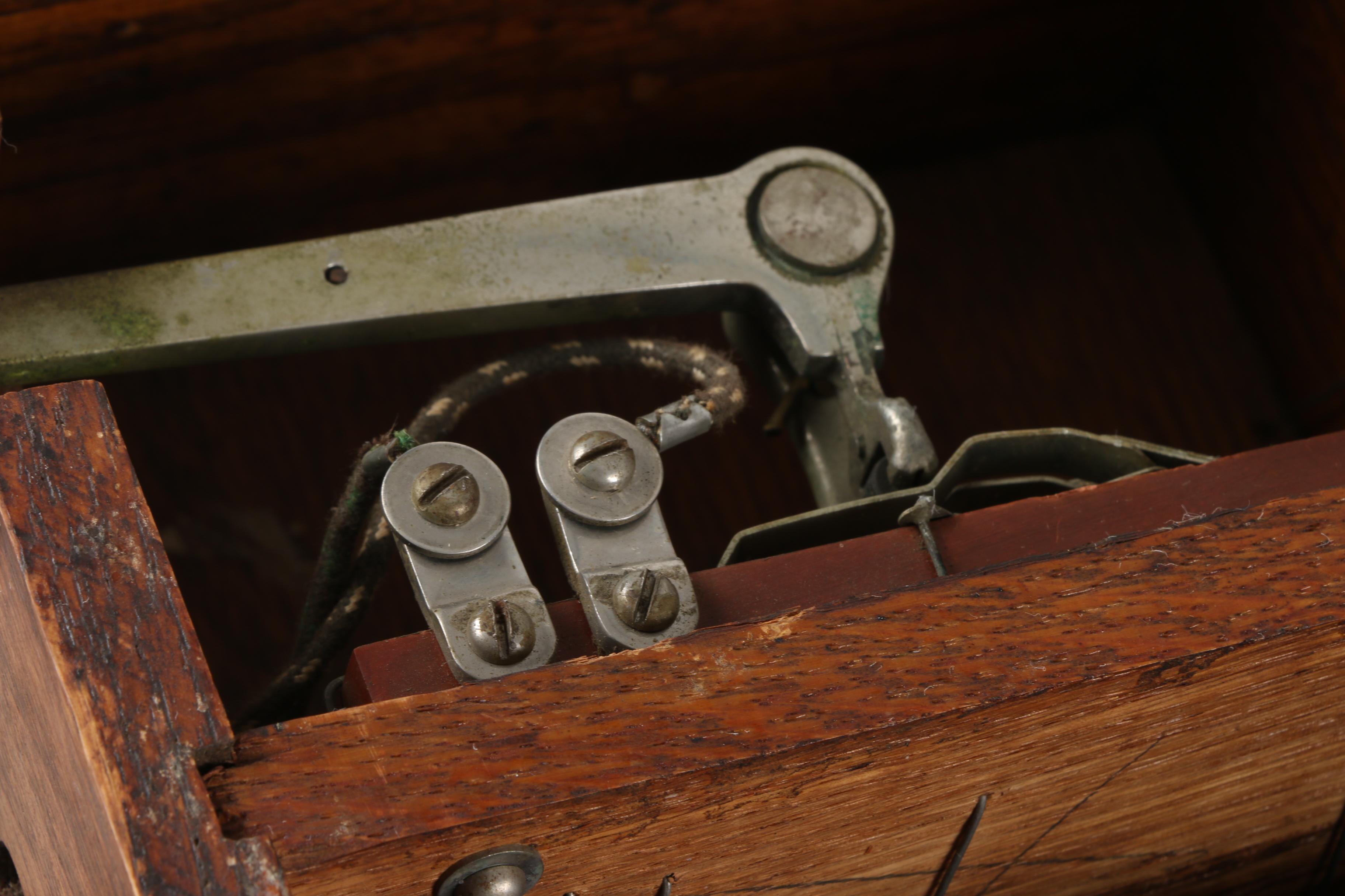 Antique Leich Electric CO Hand Crank Wall Phone