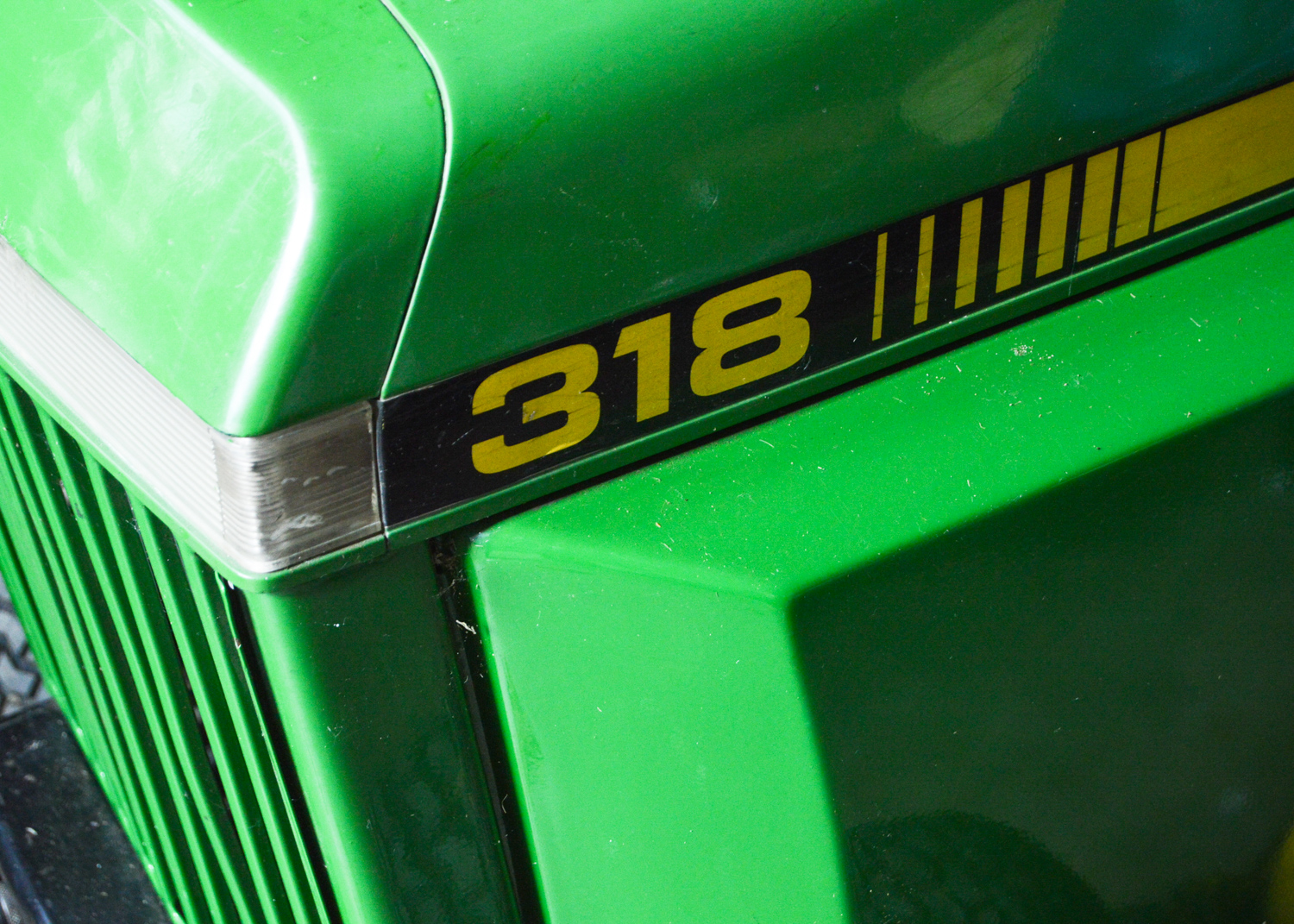 John Deere 318 Lawn Tractor