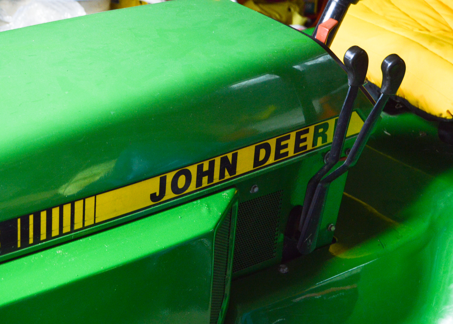 John Deere 318 Lawn Tractor