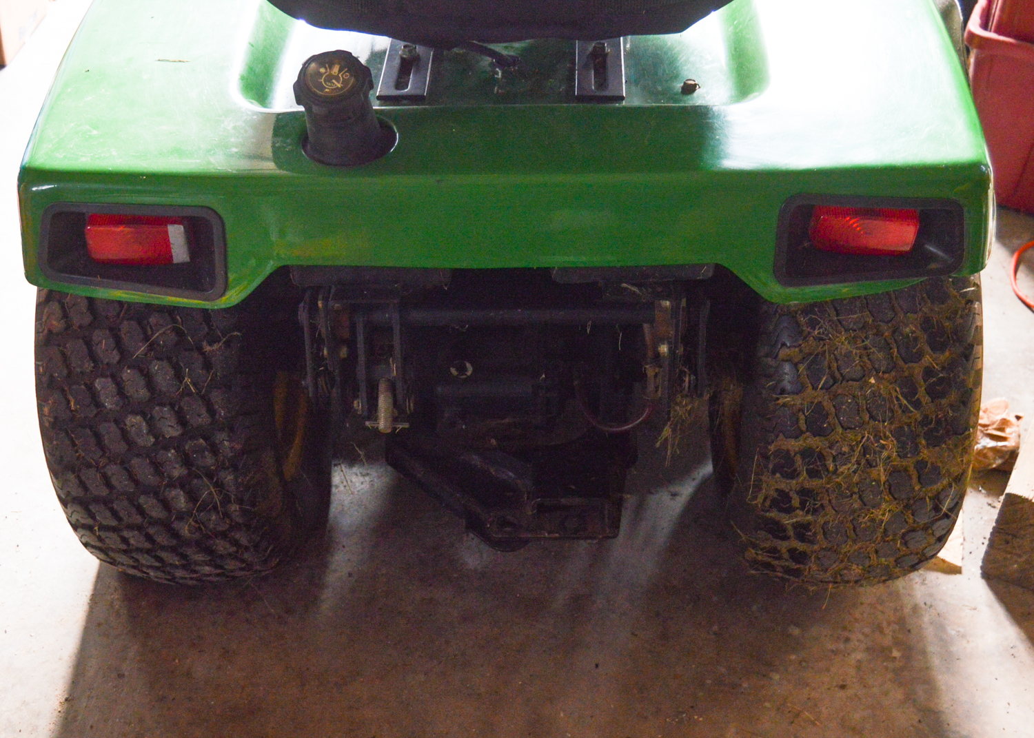 John Deere 318 Lawn Tractor