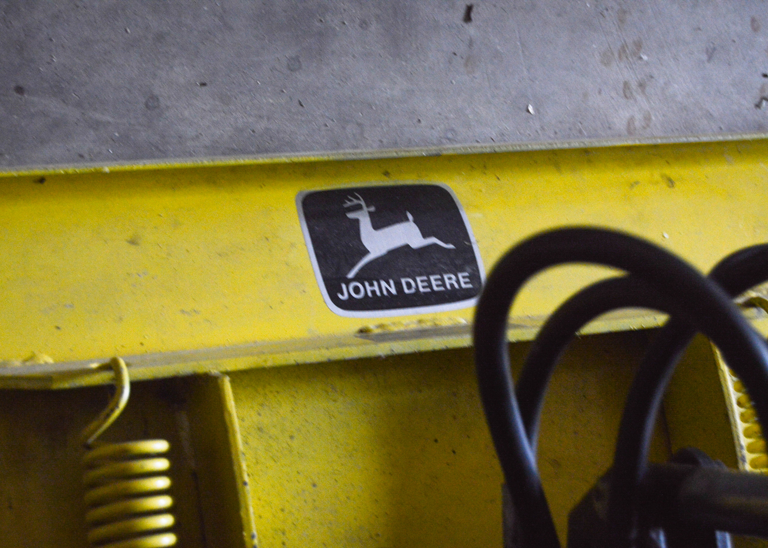 John Deere 318 Lawn Tractor