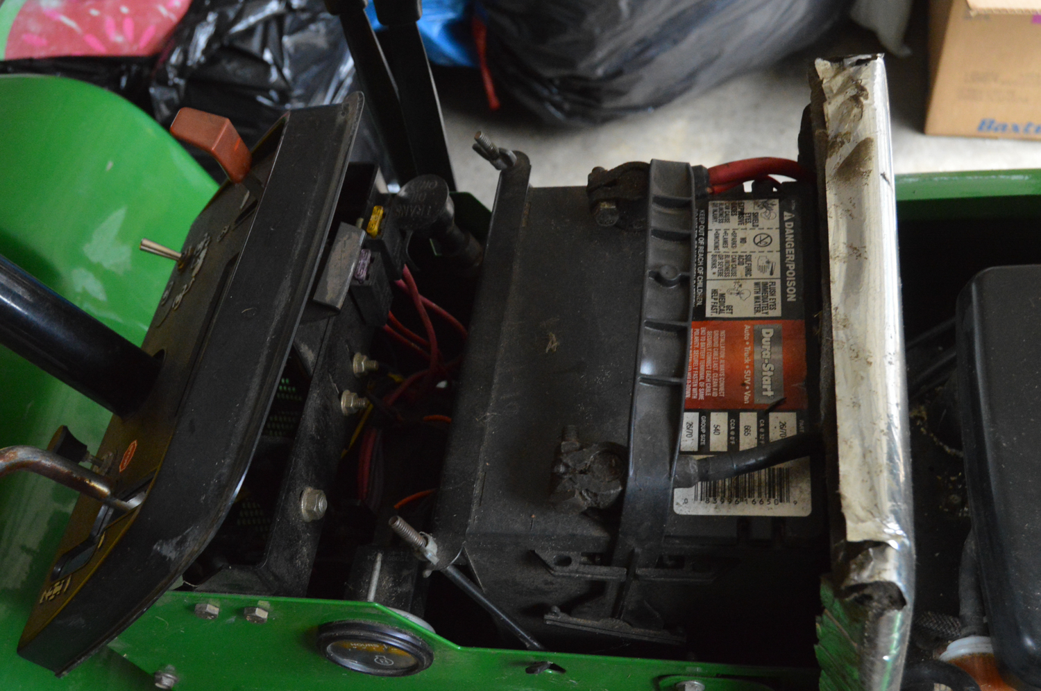 John Deere 318 Lawn Tractor