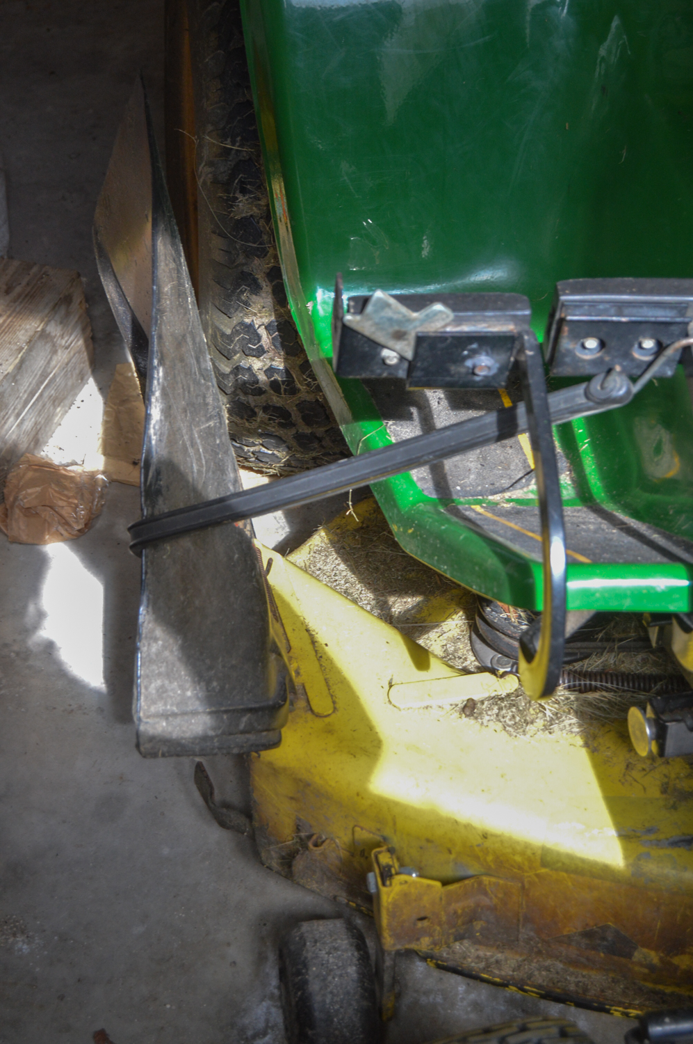 John Deere 318 Lawn Tractor