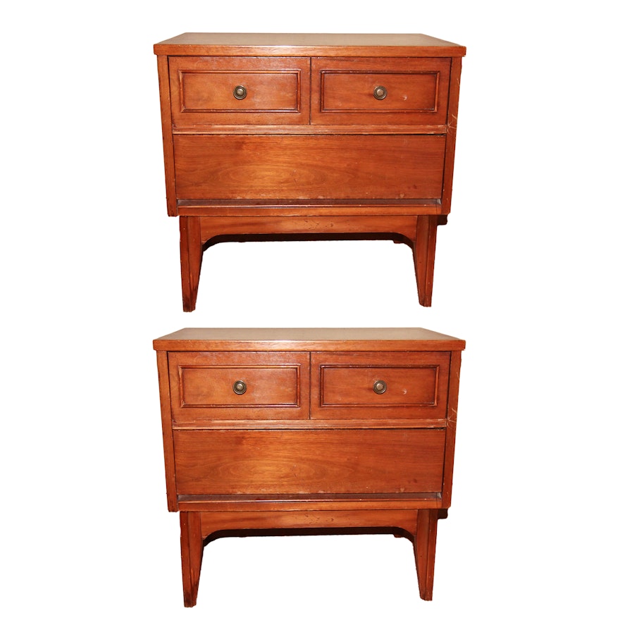 Pair of  Mid Century Modern Nightstands by Dixie Furniture