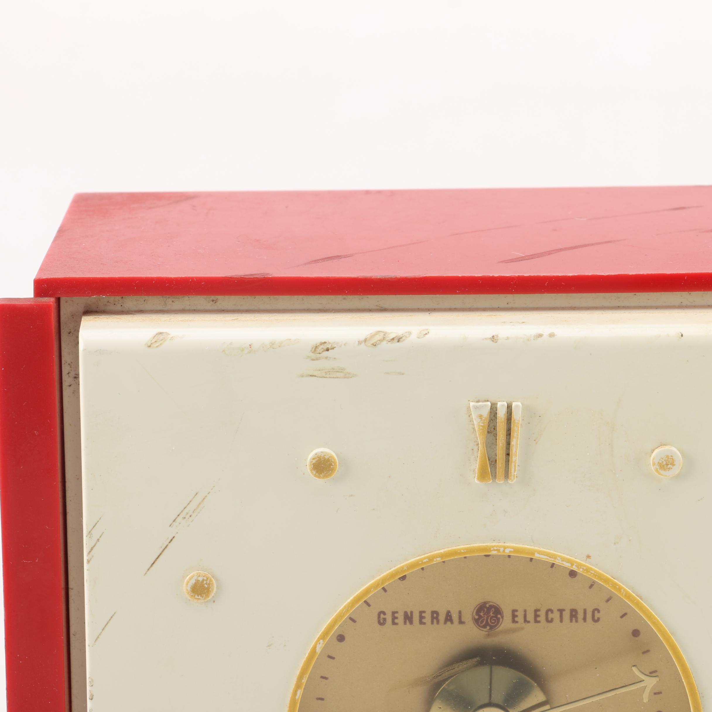 Vintage General Electric Model 661A Alarm Clock