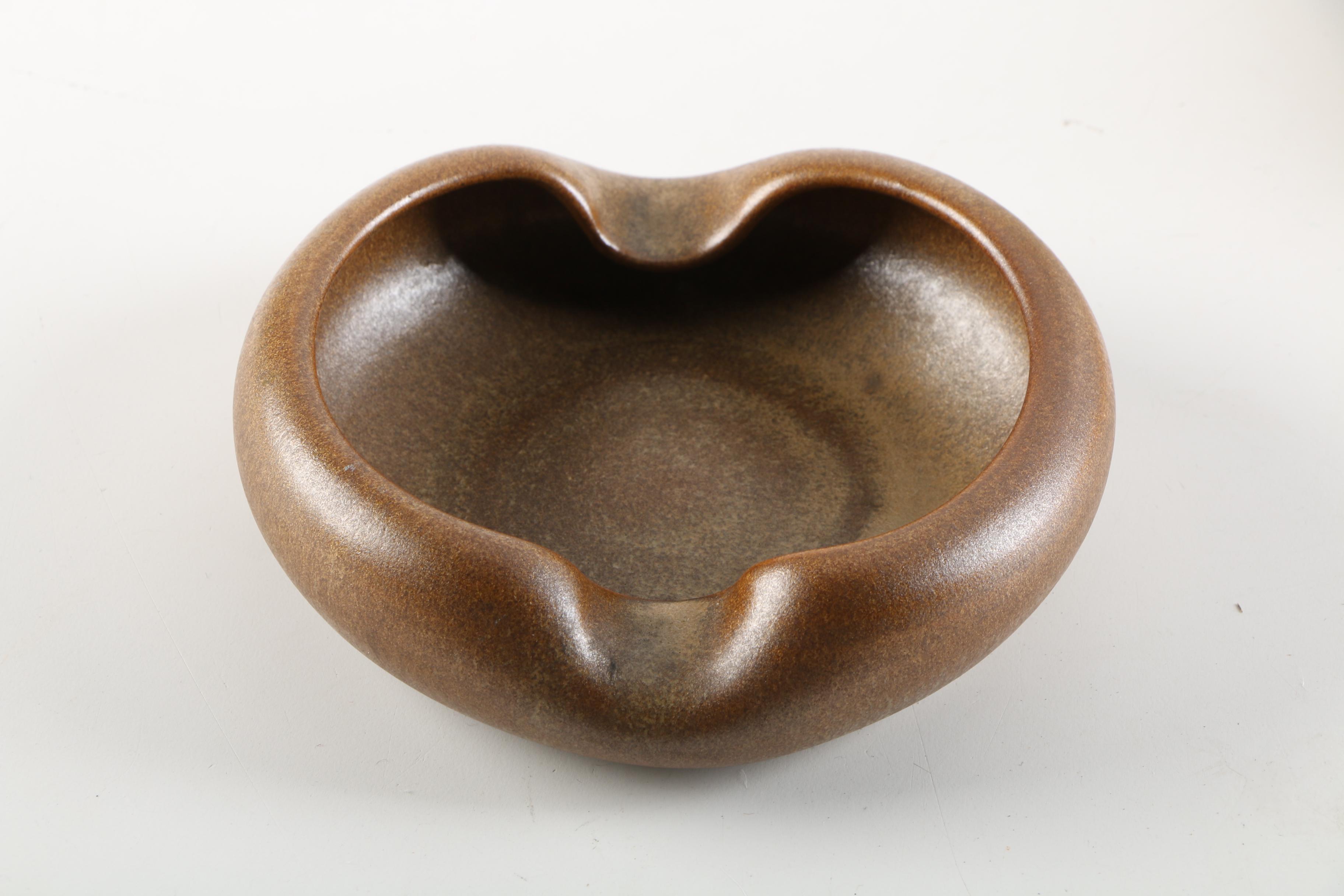 Vintage McCoy "Floraline" Fluted Vase and Ash Receivers