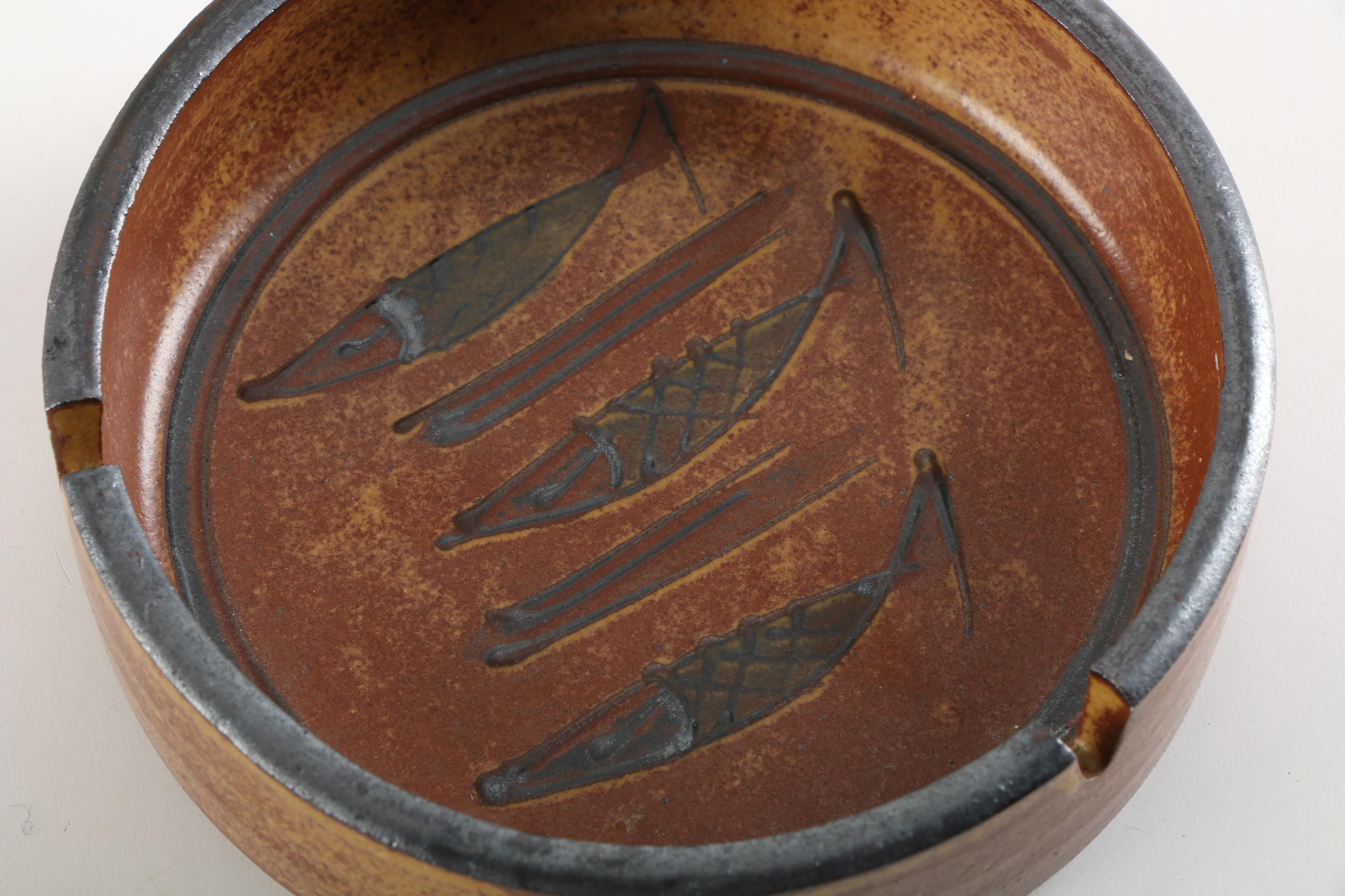 Vintage McCoy "Floraline" Fluted Vase and Ash Receivers