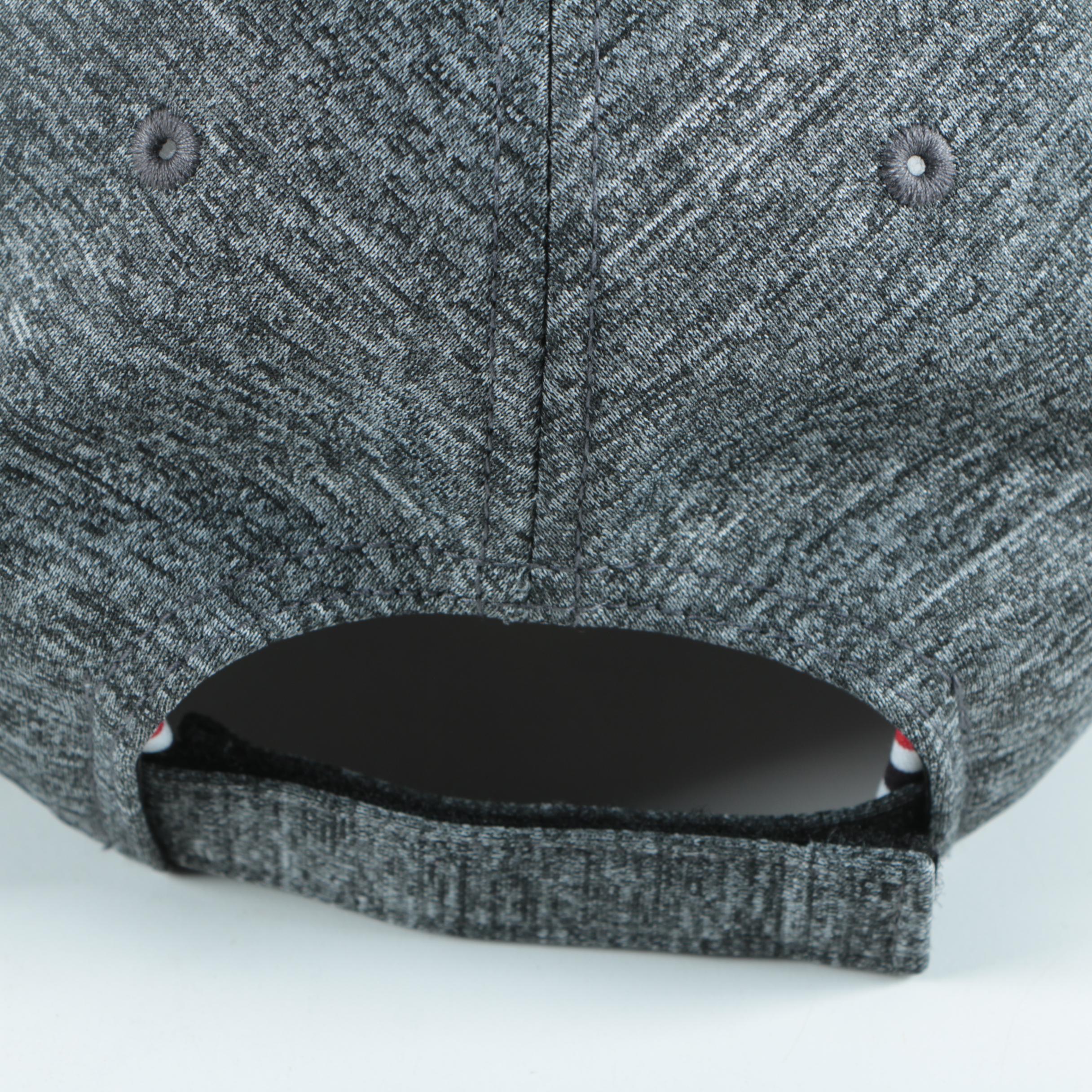 Autographed Andrew Shaw Chicago Blackhawks Pucks with Blackhawks Hat