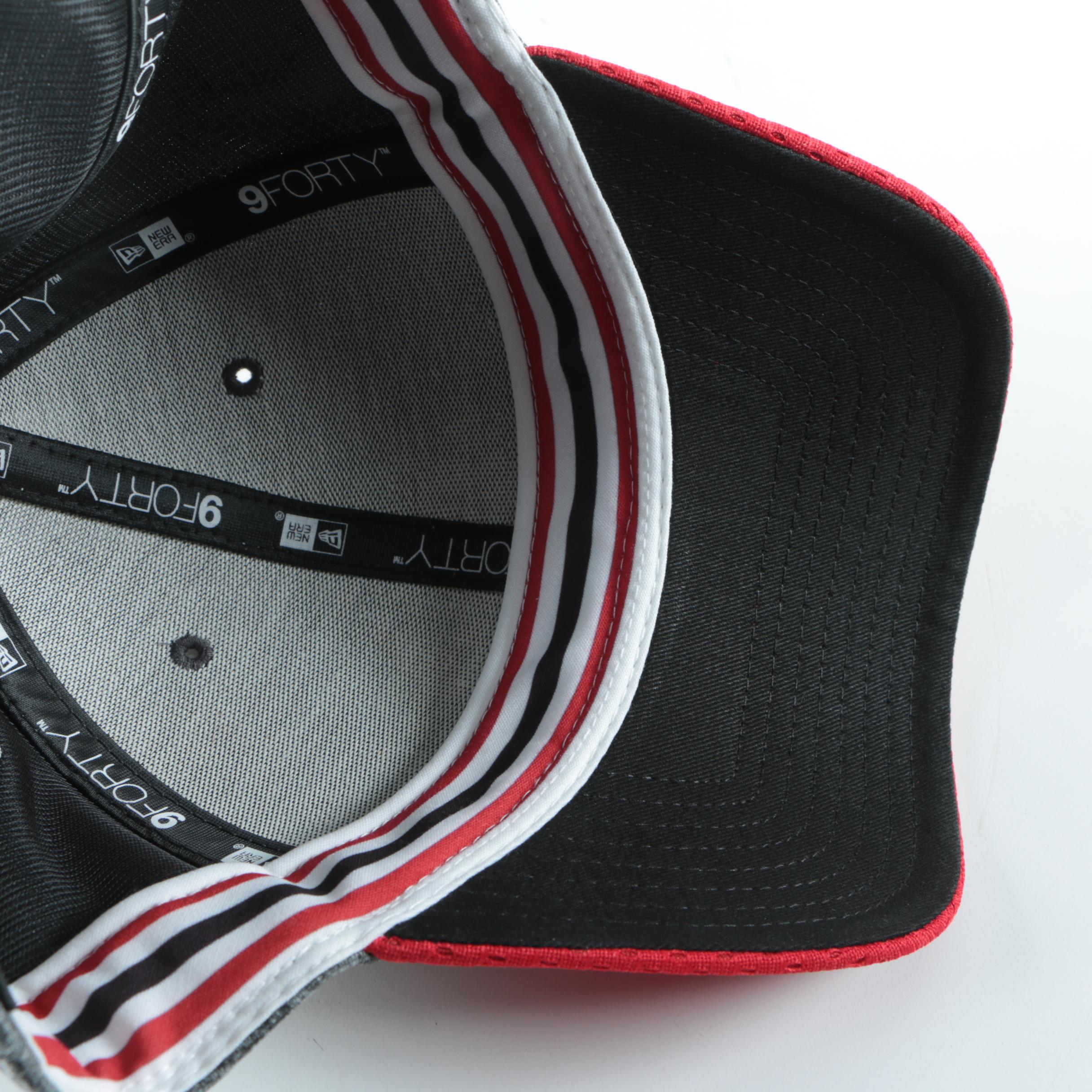 Autographed Andrew Shaw Chicago Blackhawks Pucks with Blackhawks Hat