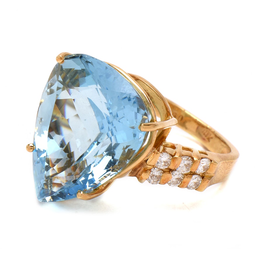 18K Yellow Gold 16.61 Carat Aquamarine and Diamond Ring