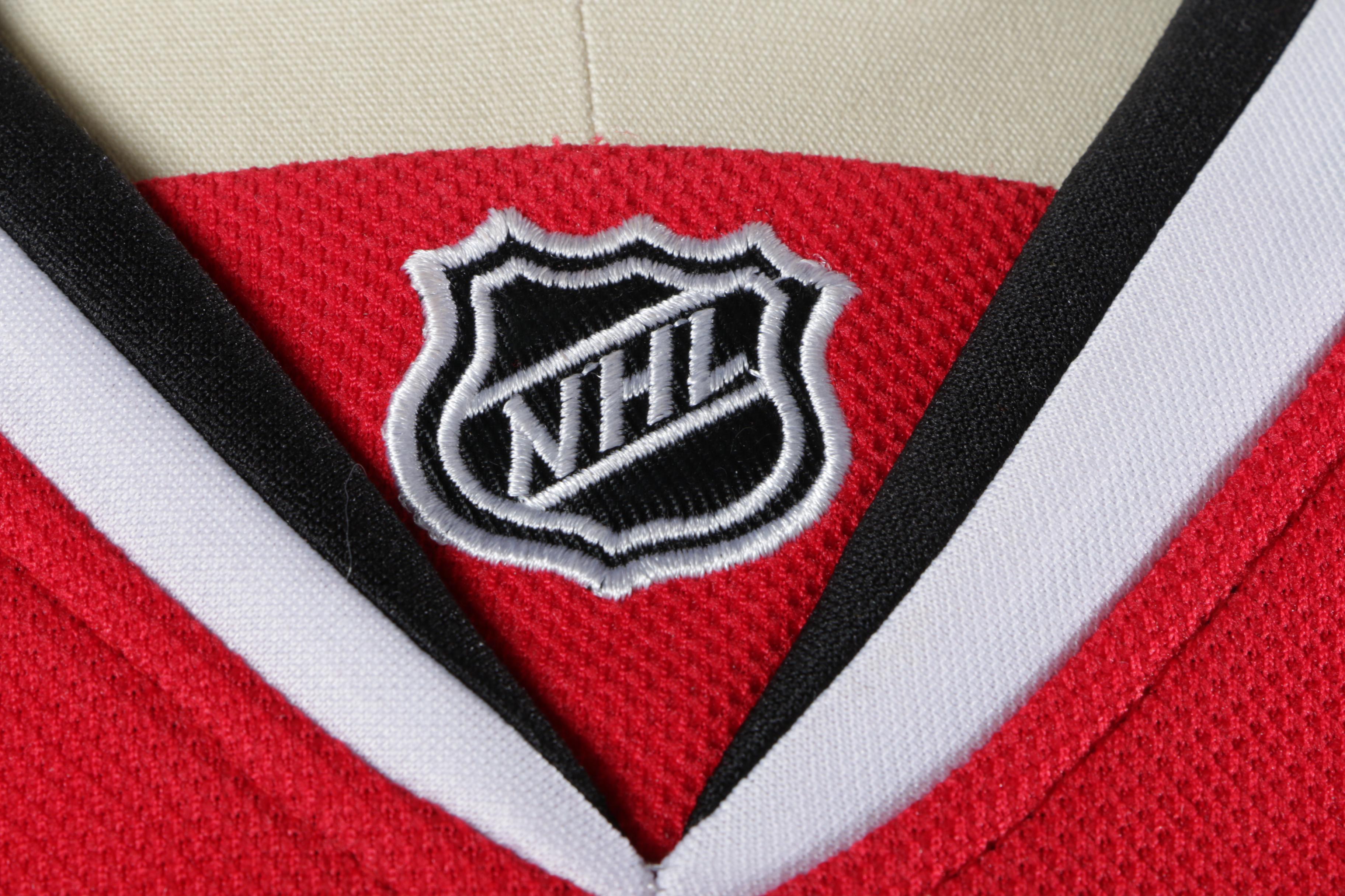 Patrick Sharp Autographed Chicago Blackhawks Jersey