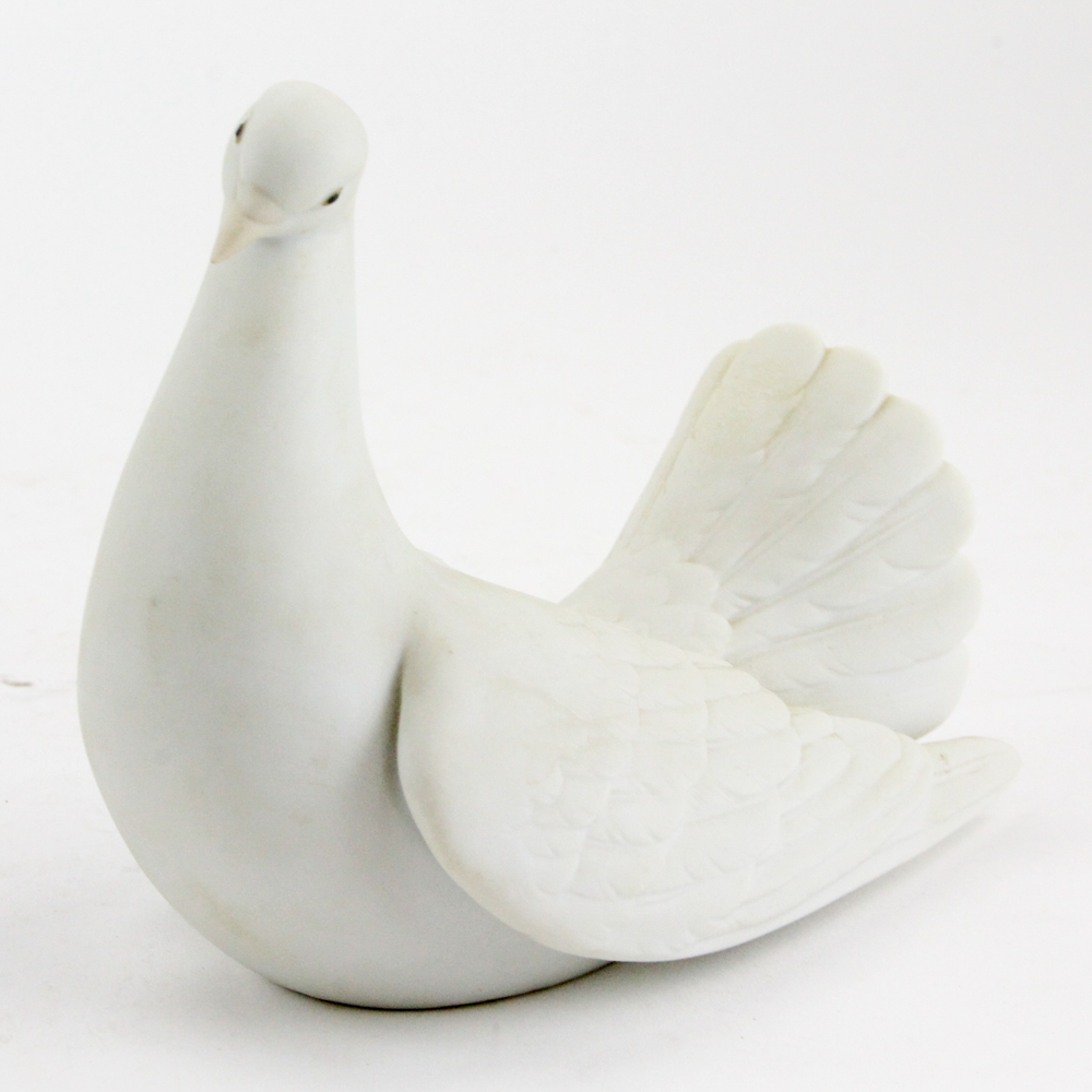 Lladró "Proud Dove" Porcelain Figurine