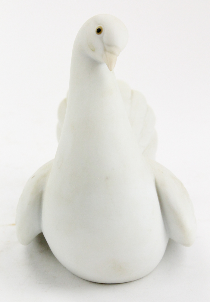 Lladró "Proud Dove" Porcelain Figurine