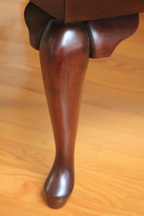 Queen Anne Style Oval Coffee Table