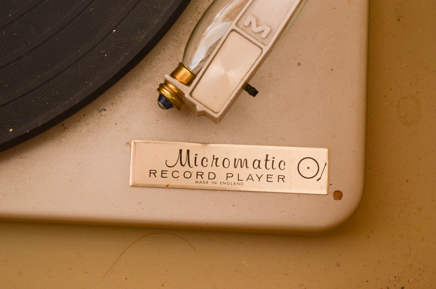 Vintage French Provincial Style Magnavox Stereo Console