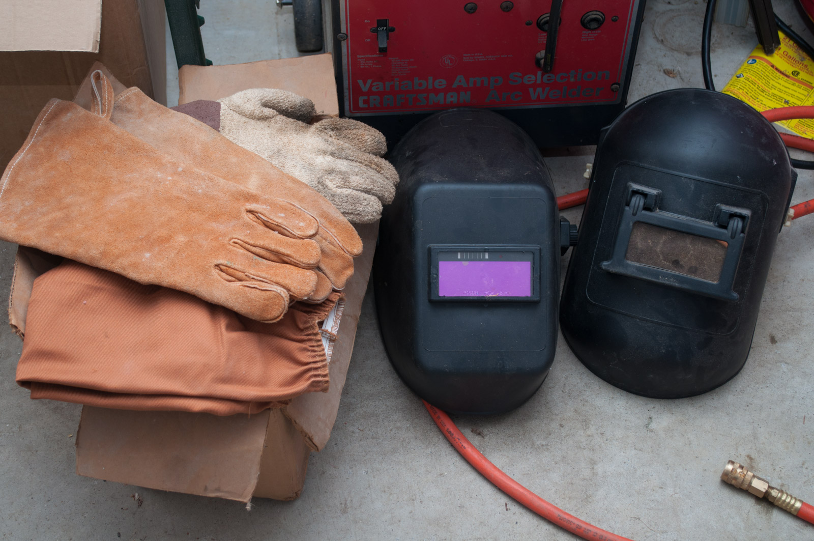 Craftsman Arc Welder with 35-230 AC Amp Output and Welding Gear