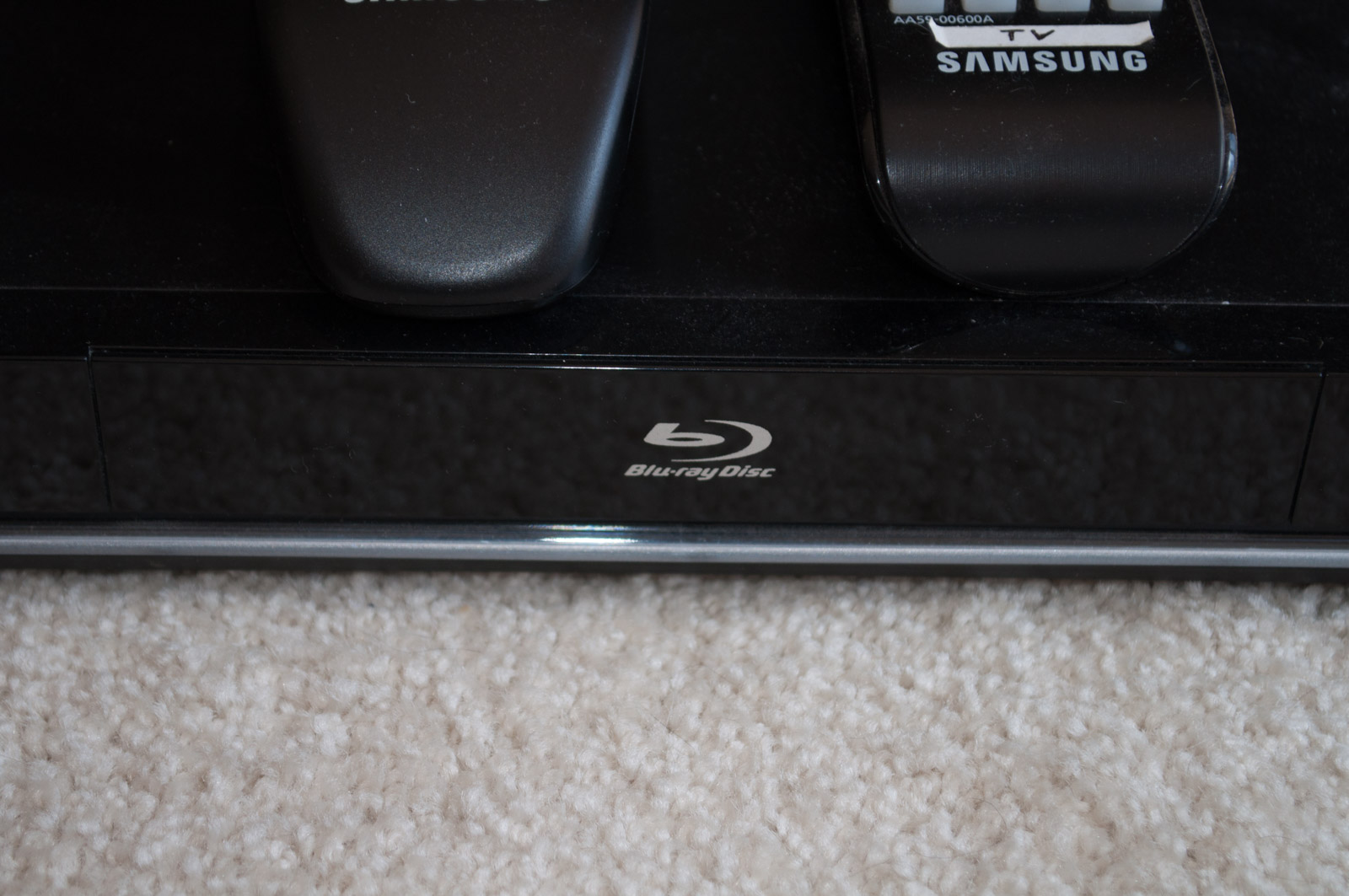 Samsung 28" LED Flat Screen HD TV and Blu-Ray Disc Player