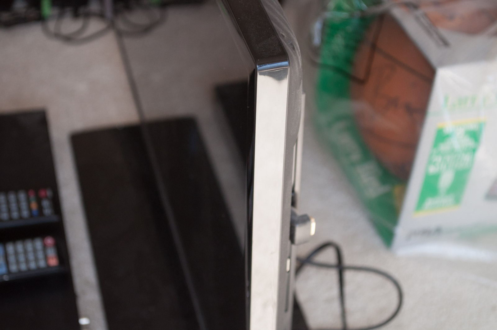 Samsung 28" LED Flat Screen HD TV and Blu-Ray Disc Player