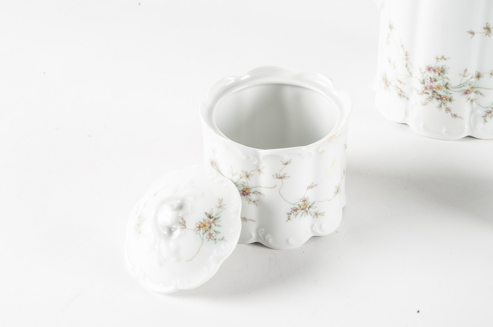 Johann Haviland China Featuring "Rosalinde" Pattern