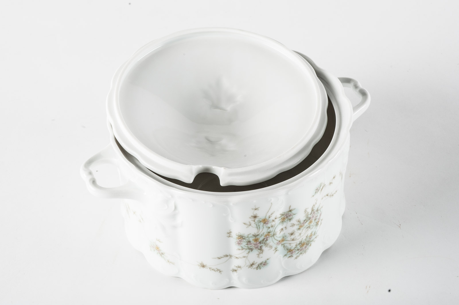 Johann Haviland China Featuring "Rosalinde" Pattern