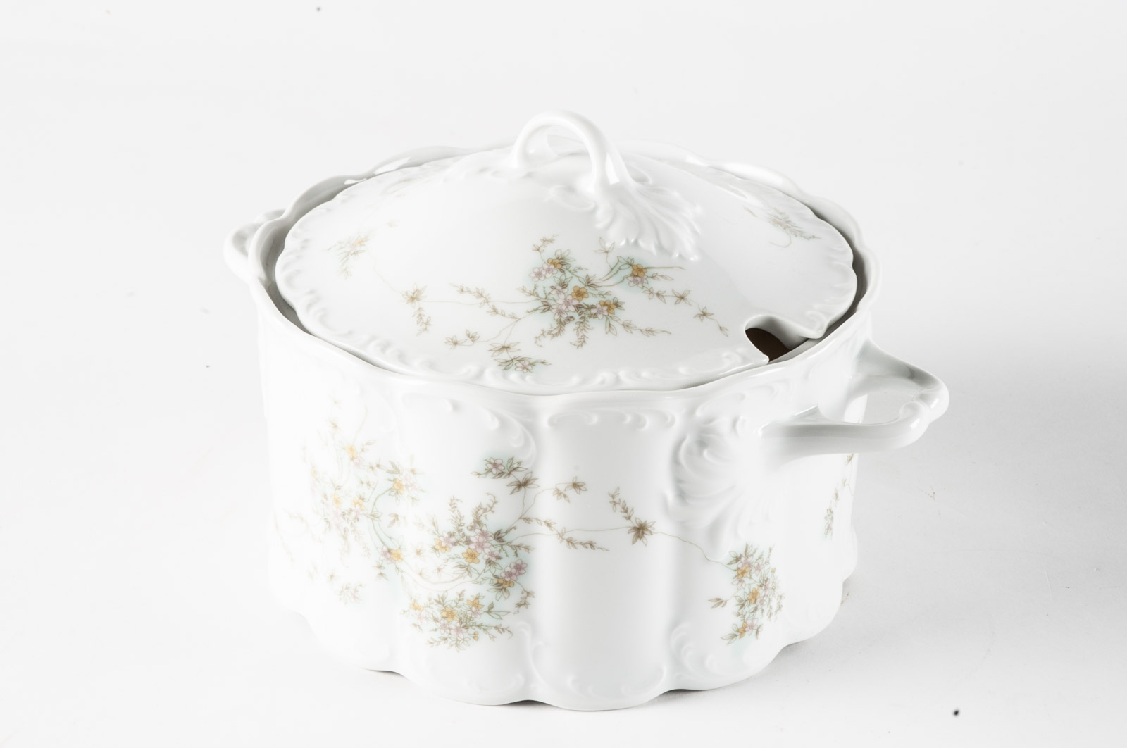 Johann Haviland China Featuring "Rosalinde" Pattern