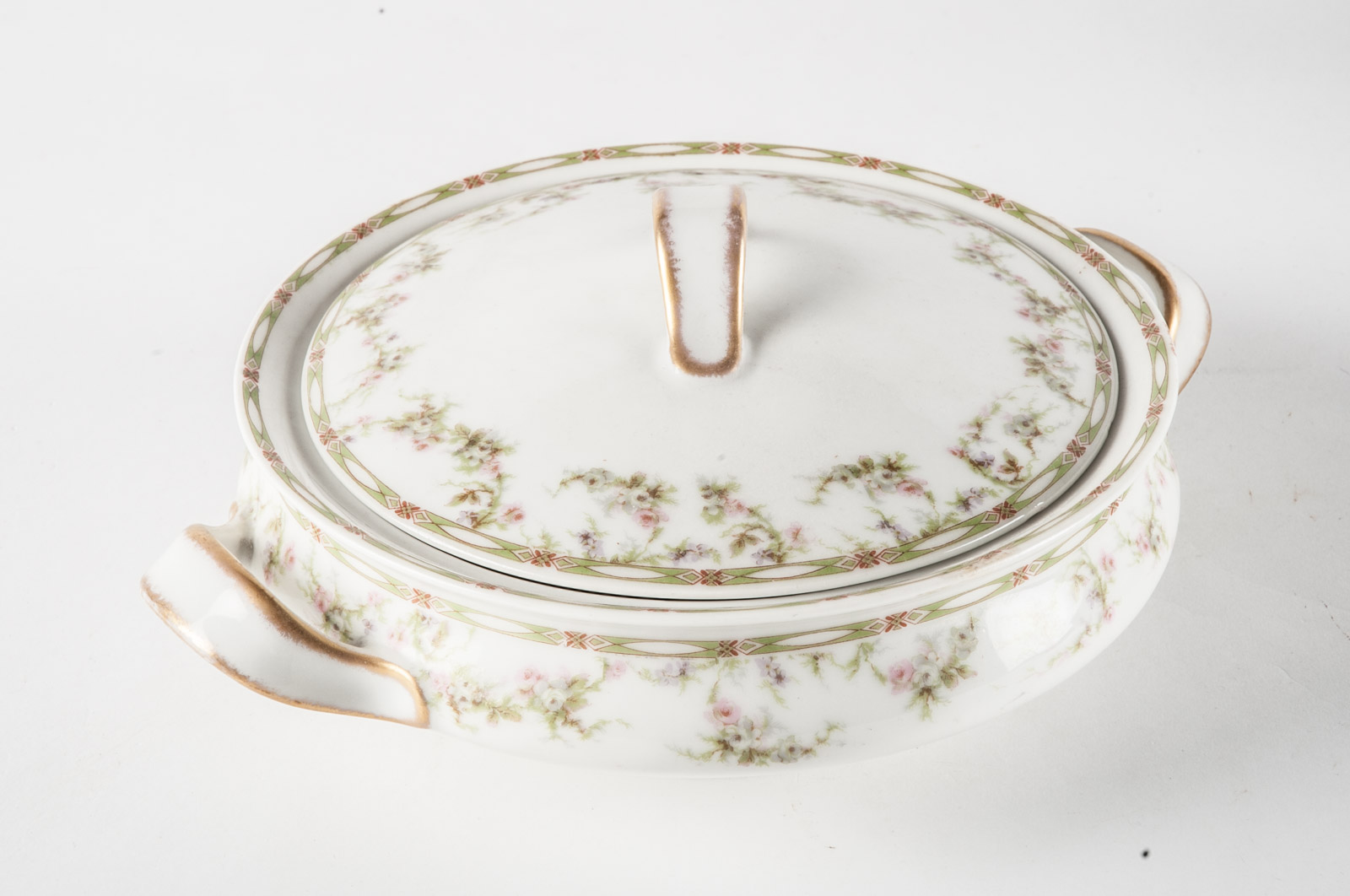 Johann Haviland China Featuring "Rosalinde" Pattern