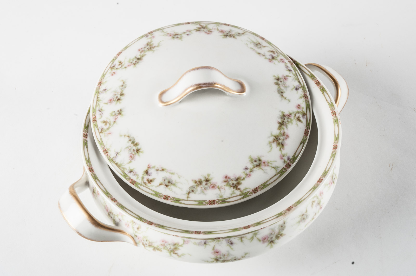 Johann Haviland China Featuring "Rosalinde" Pattern