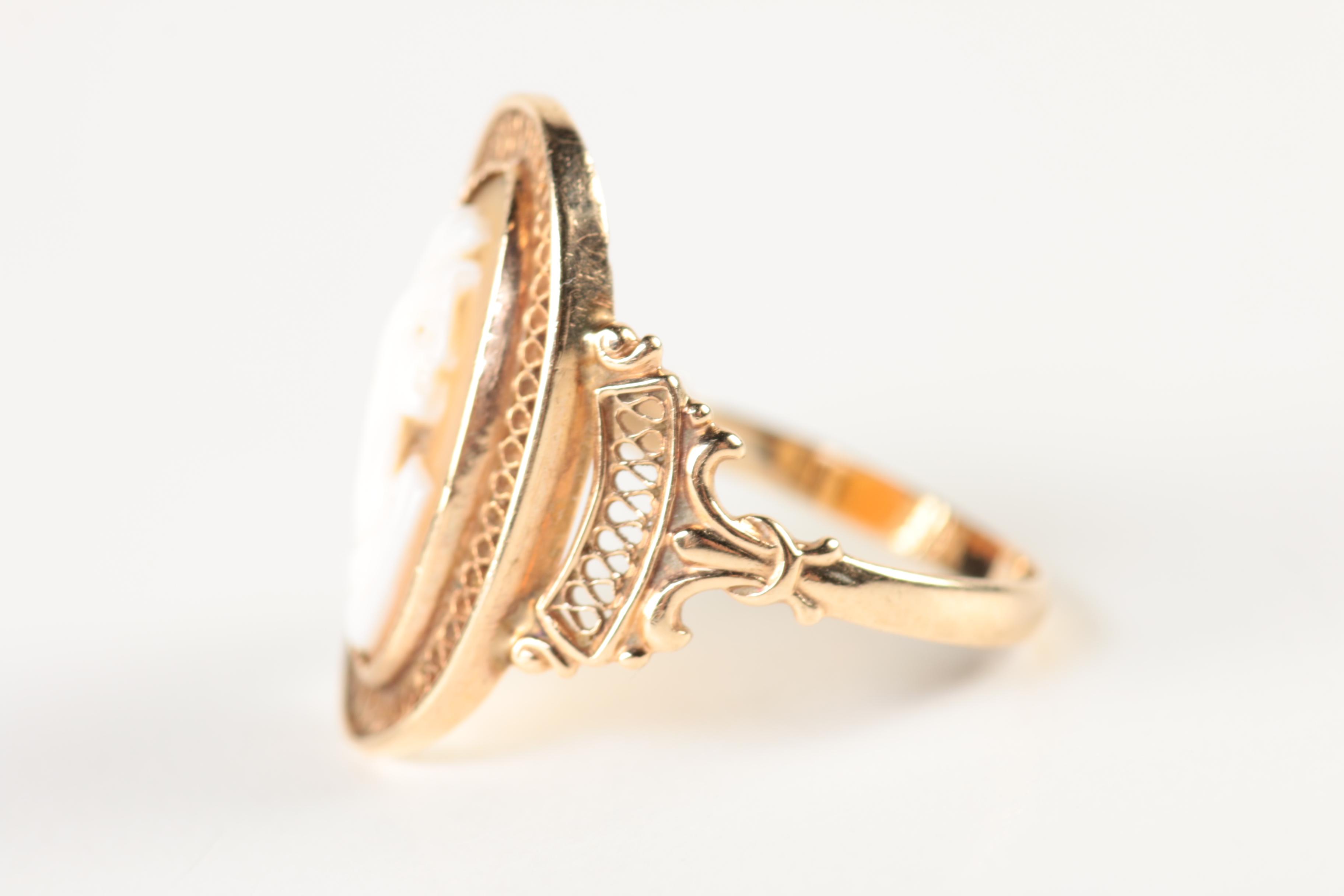 10K Yellow Gold Cameo Helmet Shell Ring