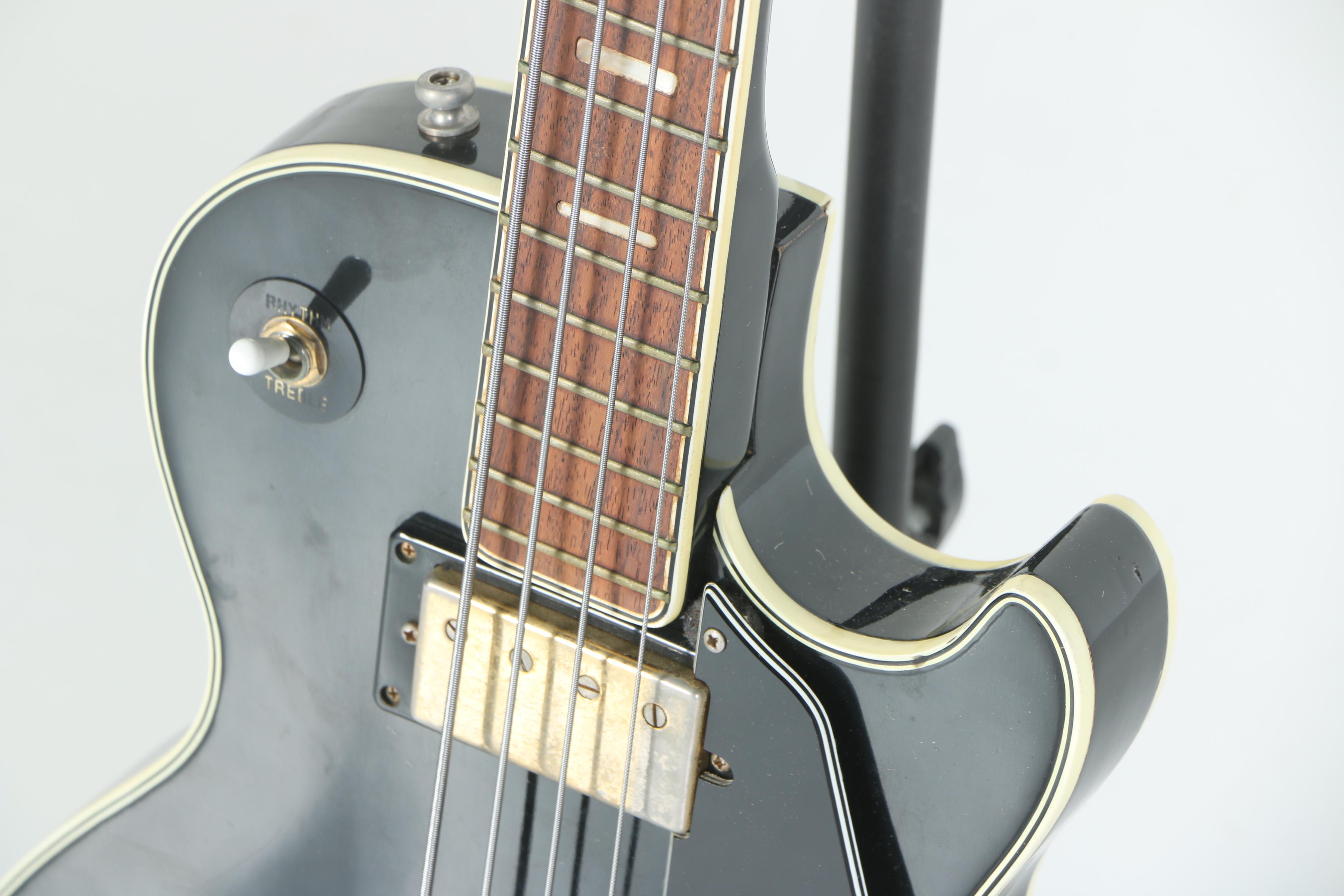 Cameo Deluxe 1960s Electric Bass Guitar with Case