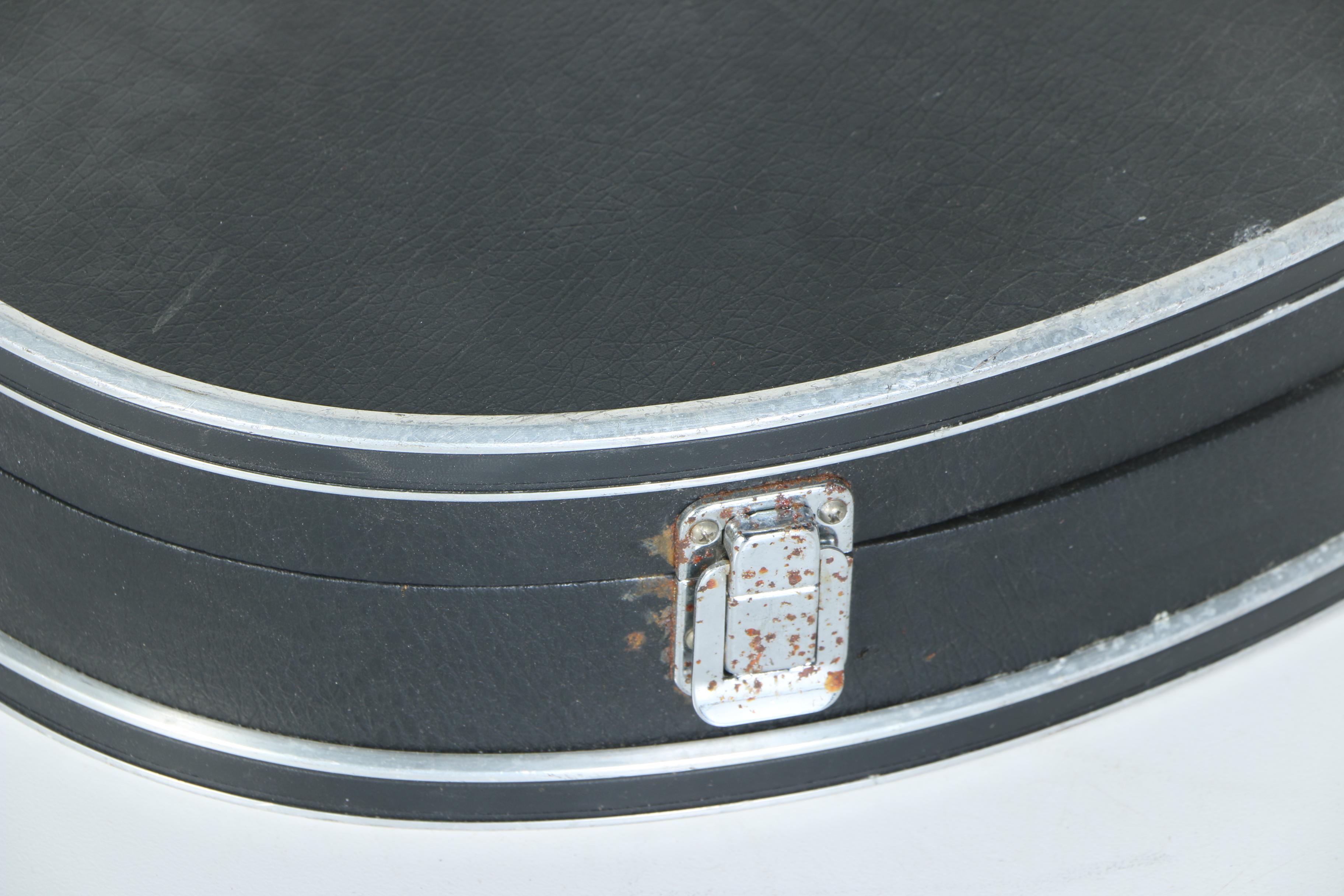 Cameo Deluxe 1960s Electric Bass Guitar with Case