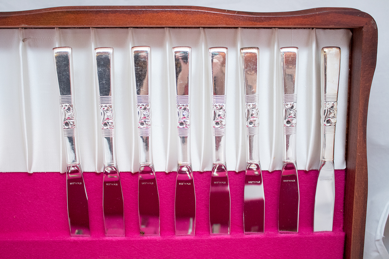 Oneida Community "Morning Star" Silver Plate Flatware and Sheffield Steak Knives