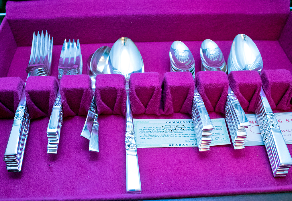 Oneida Community "Morning Star" Silver Plate Flatware and Sheffield Steak Knives
