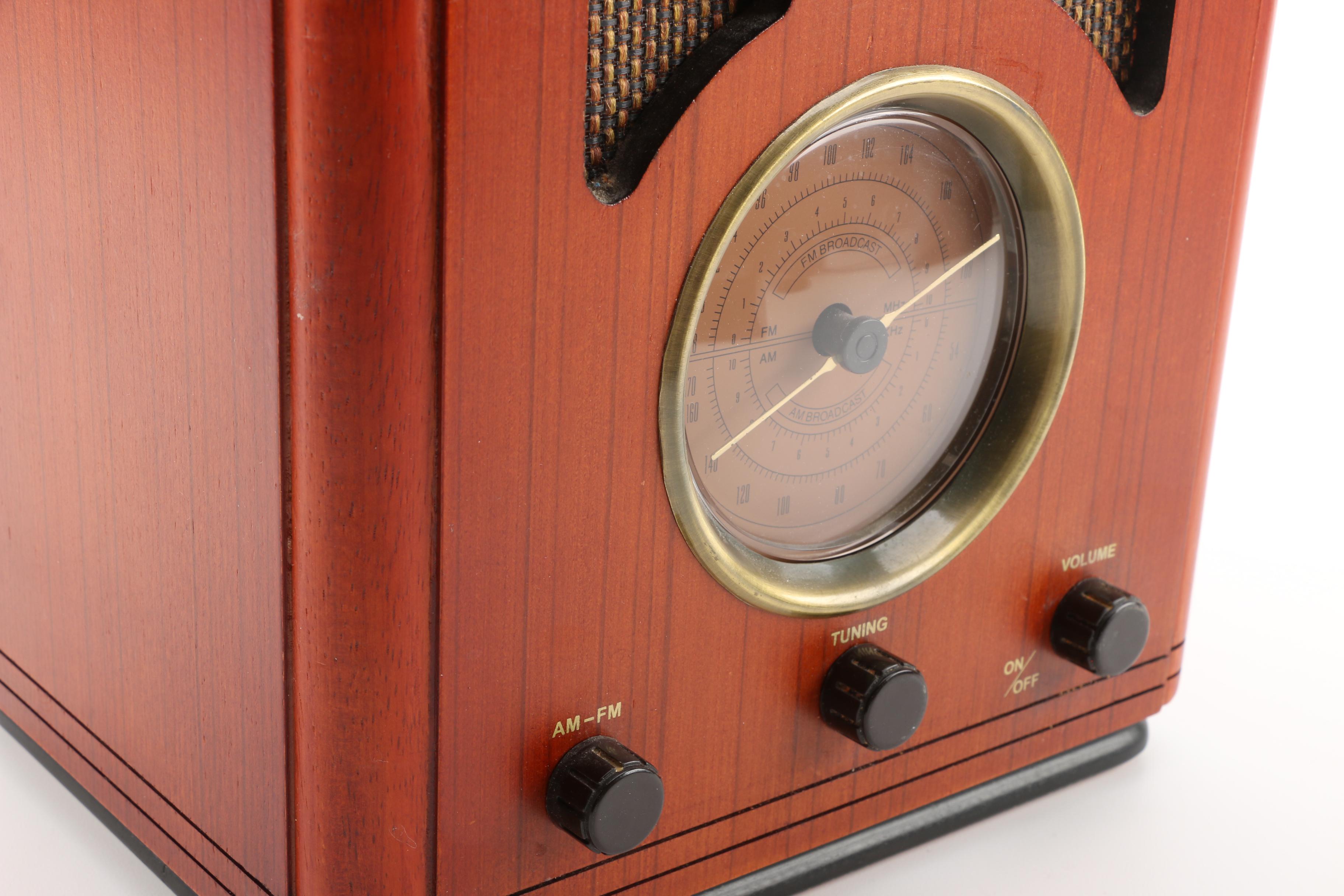 Living Solutions Classic Collector's Edition Art Deco Inspired Radio