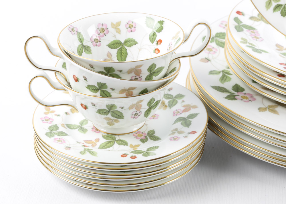 Wedgwood "Wild Strawberry" Bone China Dinnerware