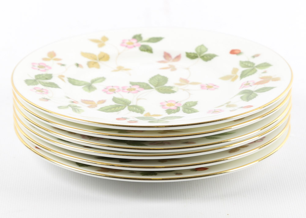 Wedgwood "Wild Strawberry" Bone China Dinnerware