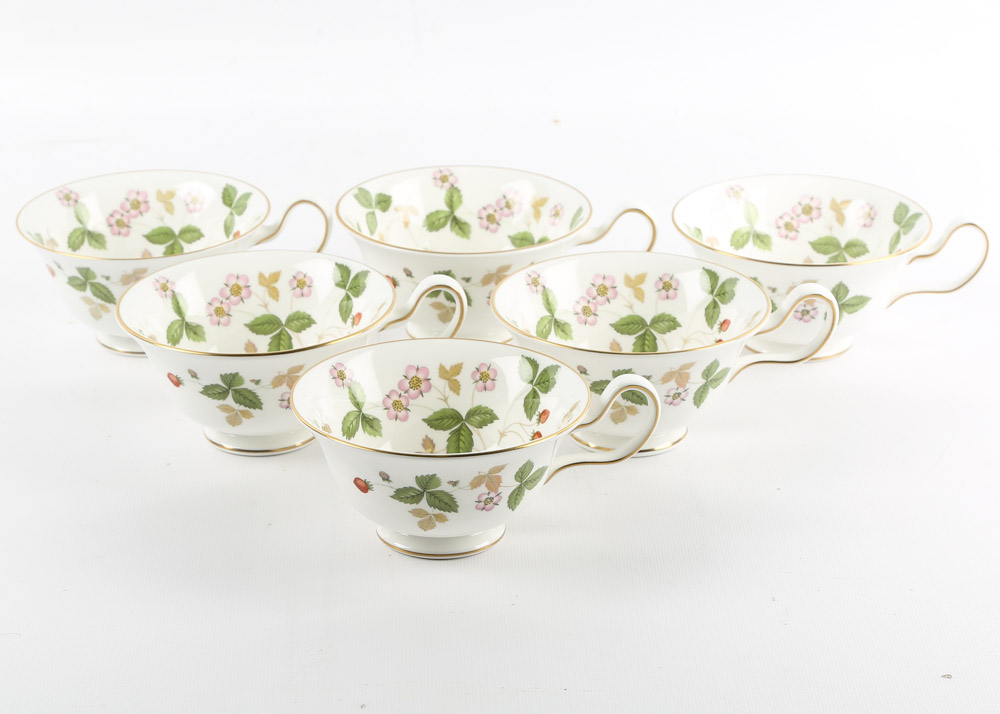 Wedgwood "Wild Strawberry" Bone China Dinnerware