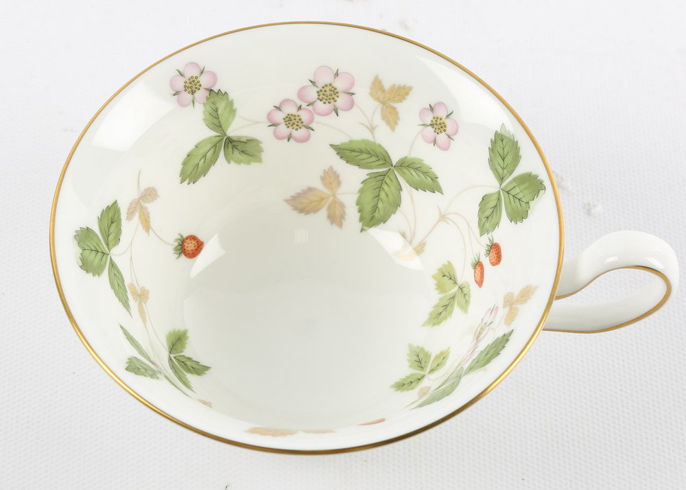 Wedgwood "Wild Strawberry" Bone China Dinnerware