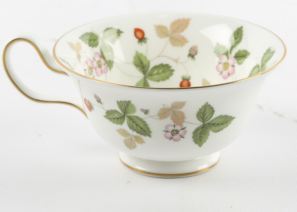 Wedgwood "Wild Strawberry" Bone China Dinnerware