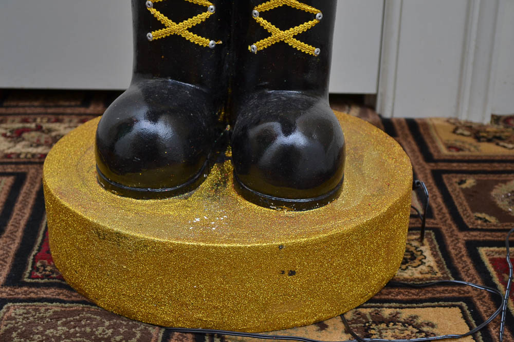 Holiday Outdoor Electric Toy Soldiers from Frontgate