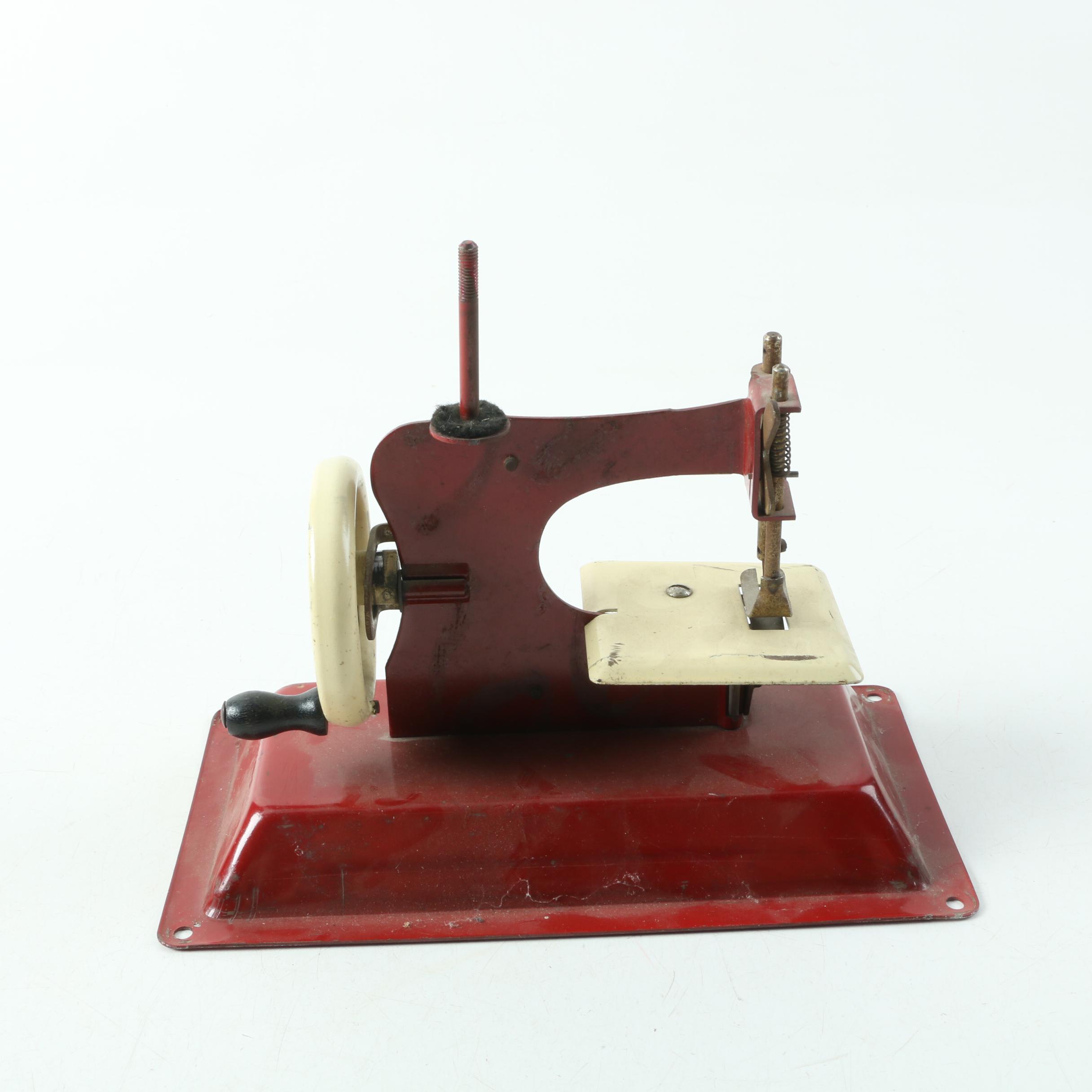 Vintage Gateway Junior Model NP-1 Toy Sewing Machine