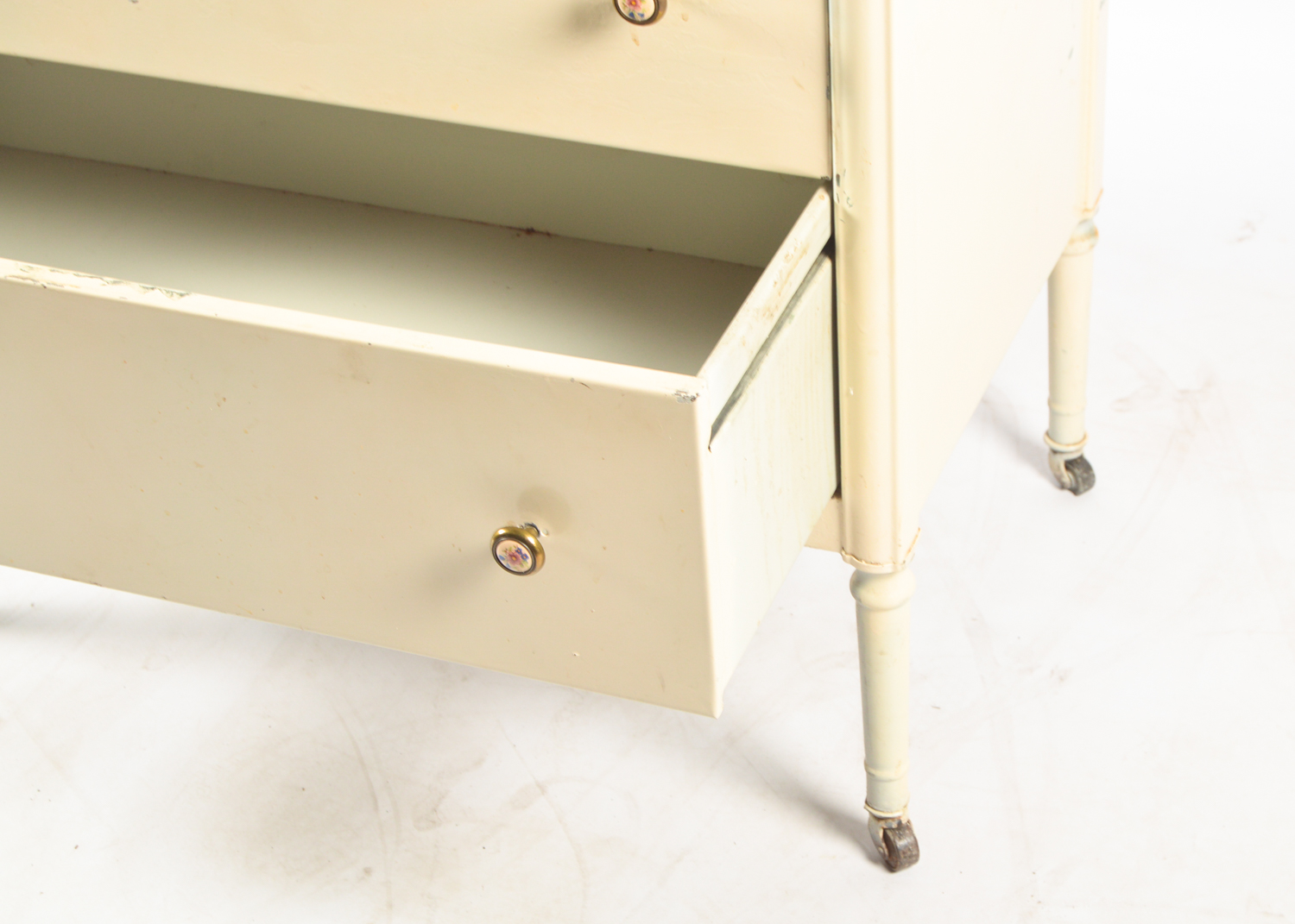 Simmons Sheraton style painted dresser