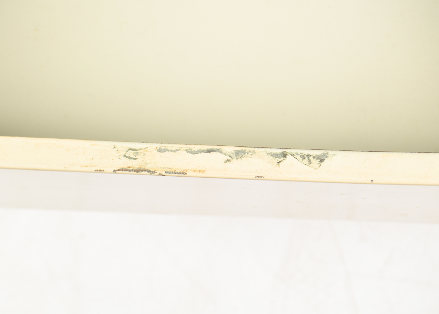 Simmons Sheraton style painted dresser